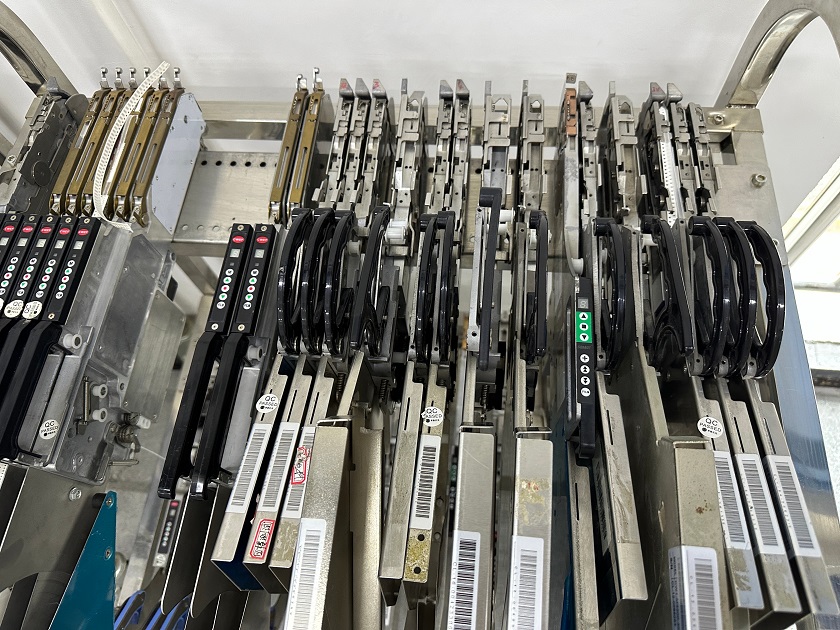 Auto PCB Conveyor Bench Top 4 Heads SMT Pick and Place Machine CHM-650 Ball Screw CPK≥1.0