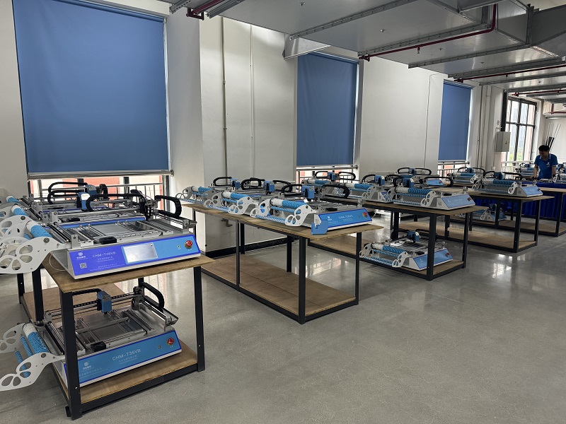 4 kinds Charmhigh 2 heads Desktop SMT Pick and Place Machine Charmhigh, Dual Cameras, Closed-loop Control 0402-5050 SOP QFN...